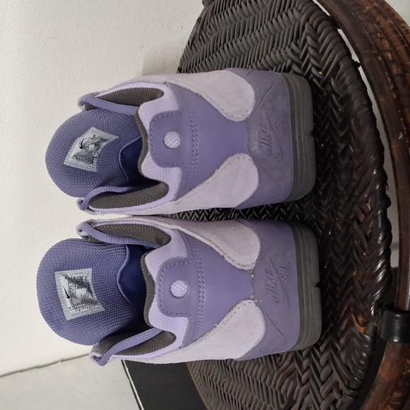 Nike Men\'s Athletic Shoes in Lavender and Black main image 9